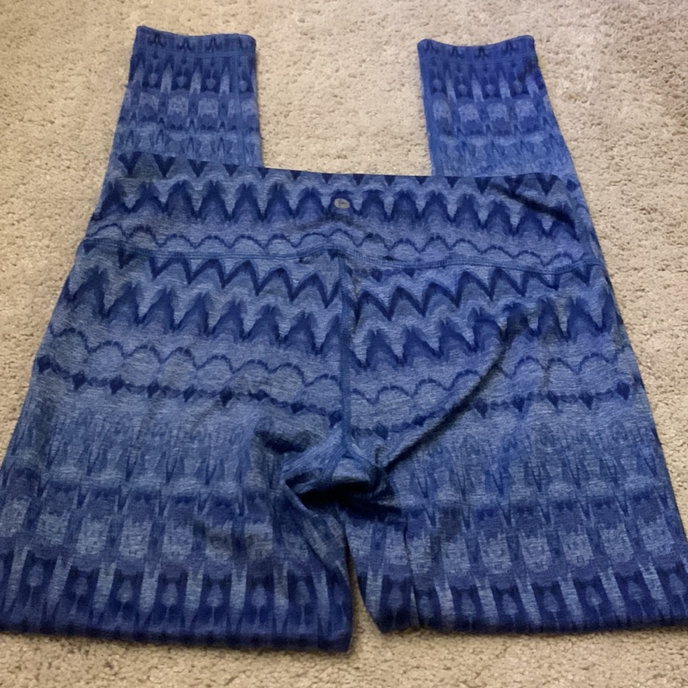 Size Large Active Life Blue Patterned Leggings - image 3